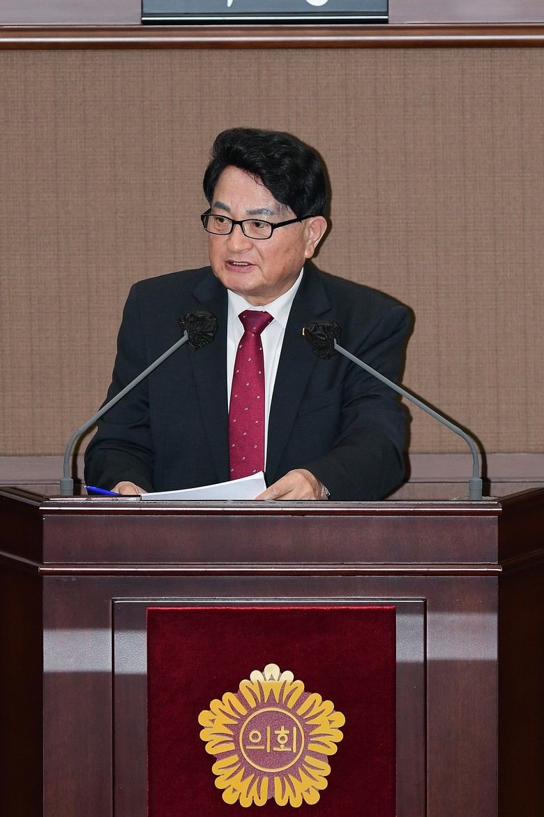 홍국표 의원, "사퇴로 제명 피하는 ...