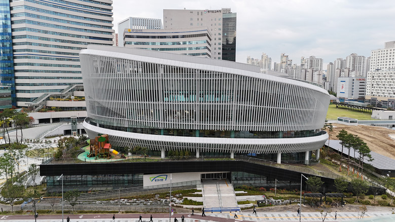 [특집]“책을 넘어 사람을 잇다”… ...